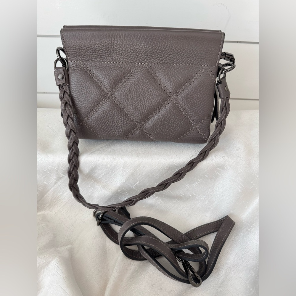 A Bellucci Quilted Leather Shoulder Bag/Cross Body - Picture 12 of 12